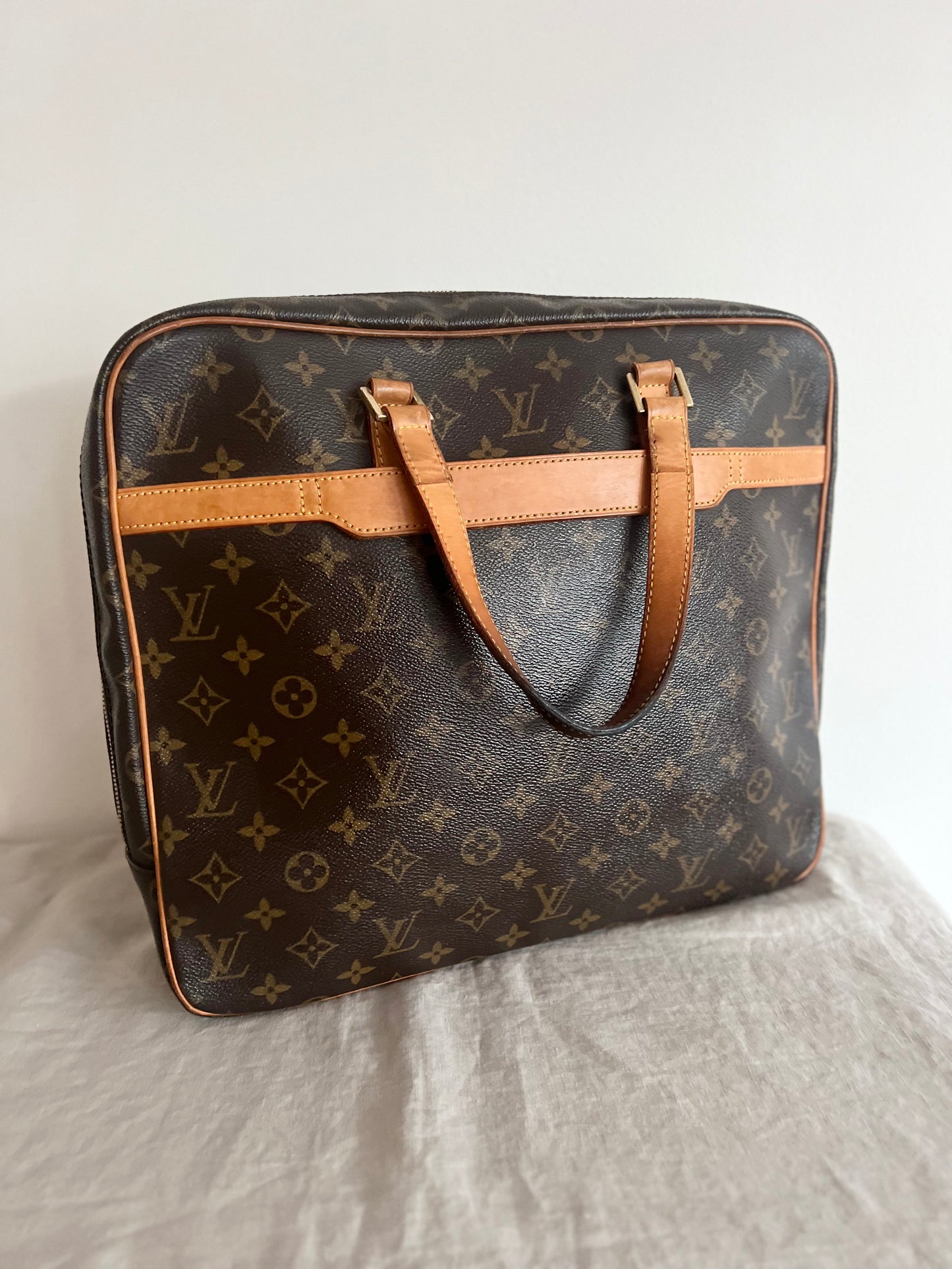 Louis Vuitton Porte Documents Pegase