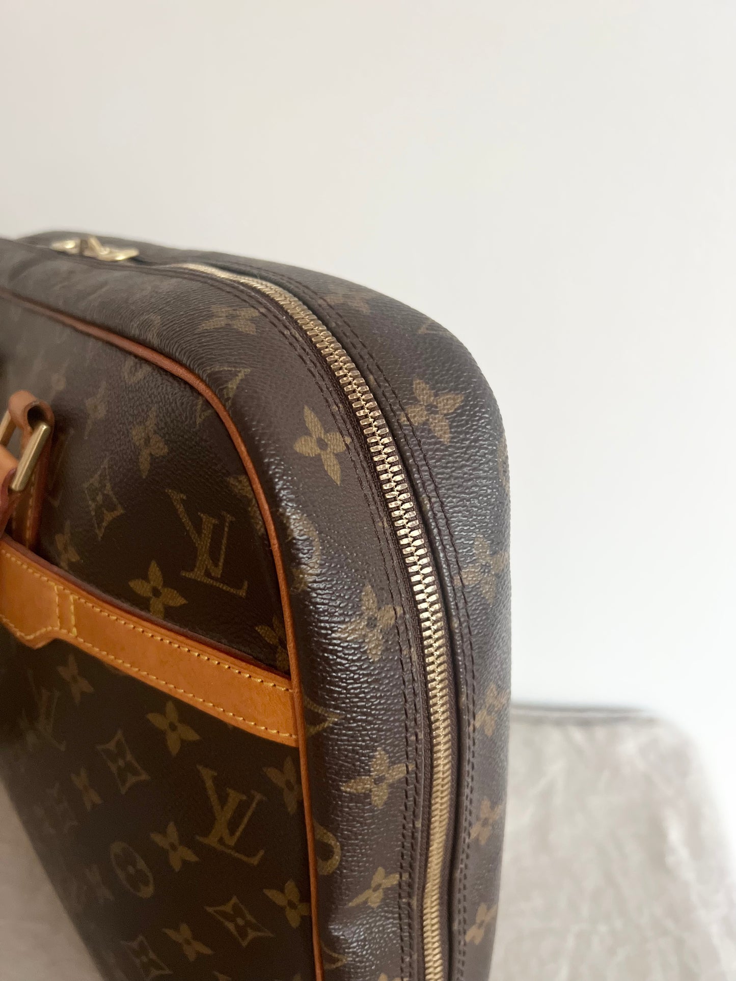 Louis Vuitton Porte Documents Pegase