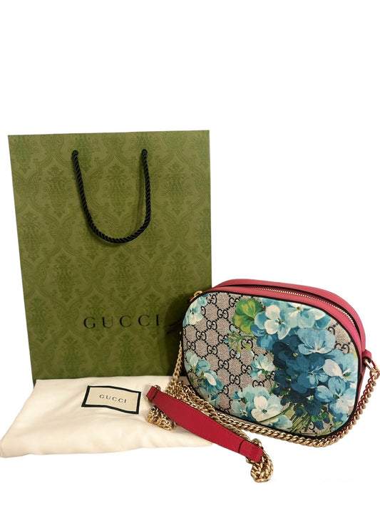 Gucci Blooms GG Supreme 
Mini Chain Bag