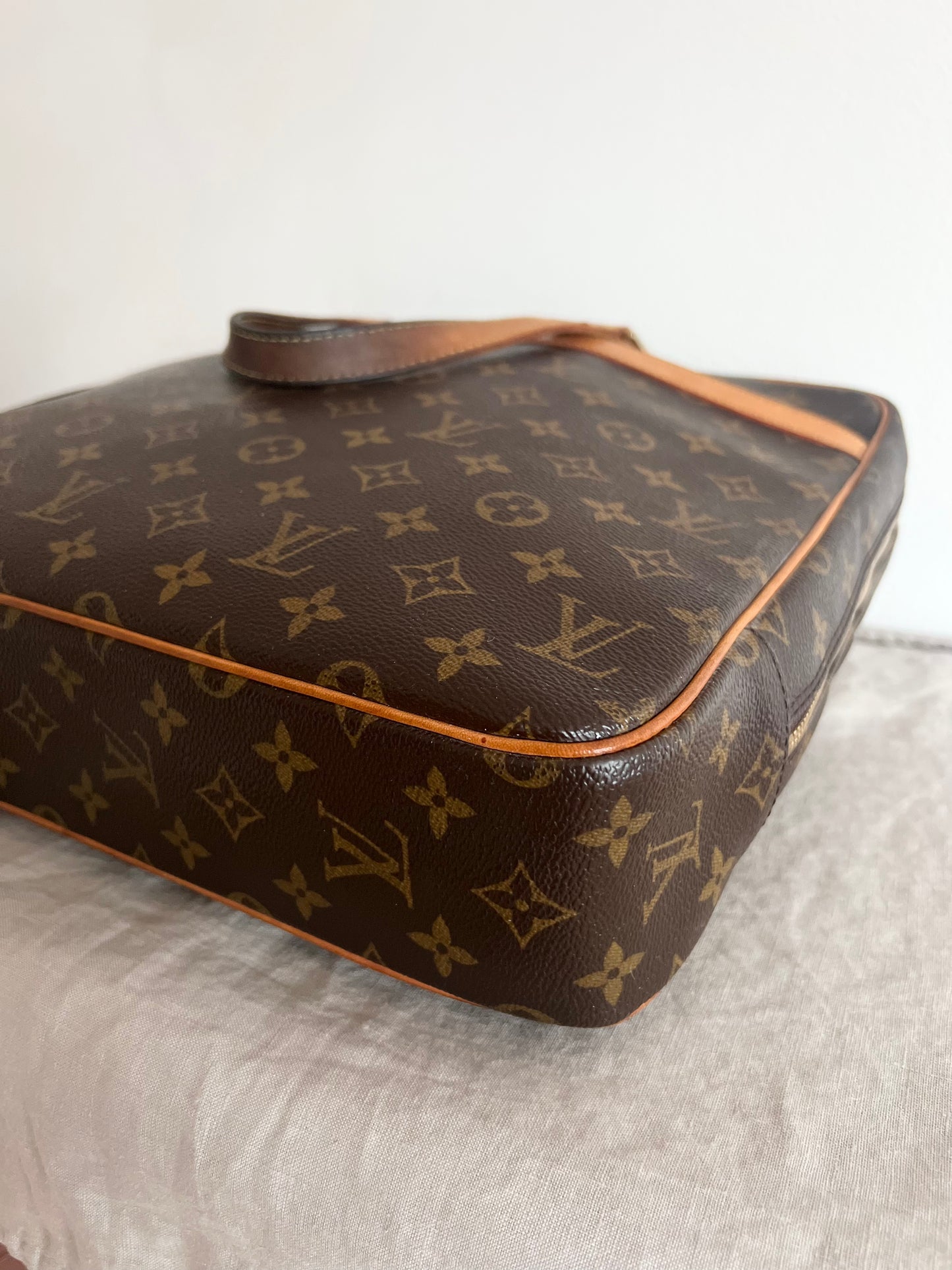 Louis Vuitton Porte Documents Pegase