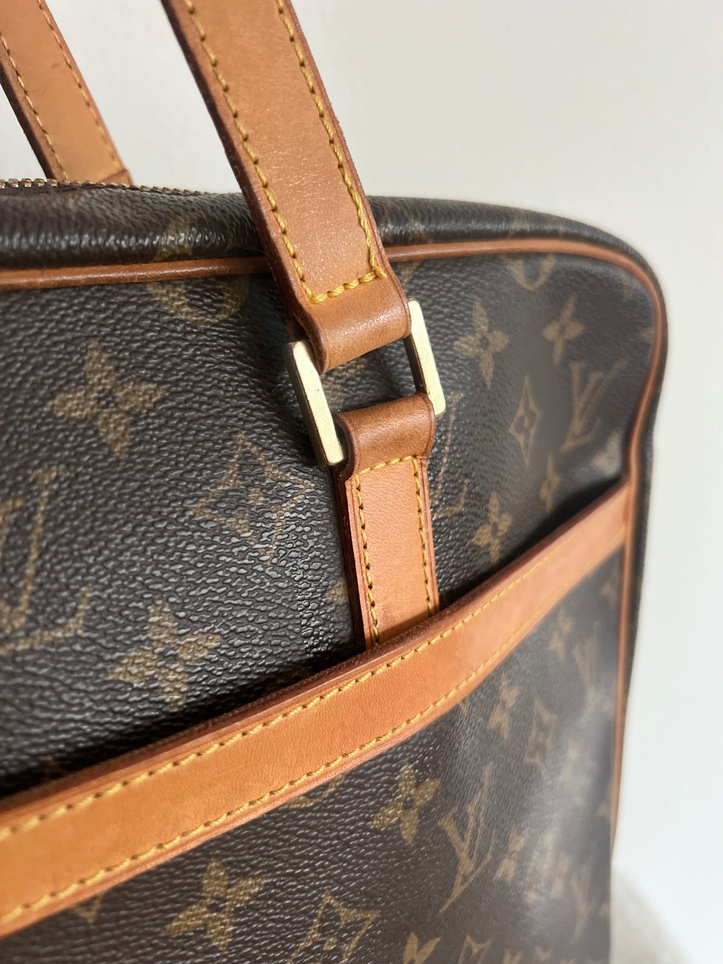 Louis Vuitton Porte Documents Pegase