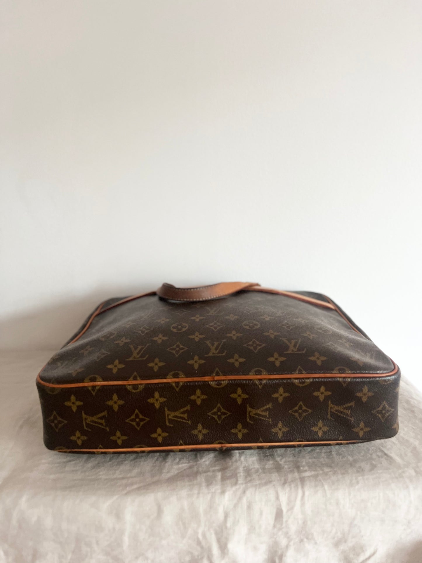 Louis Vuitton Porte Documents Pegase