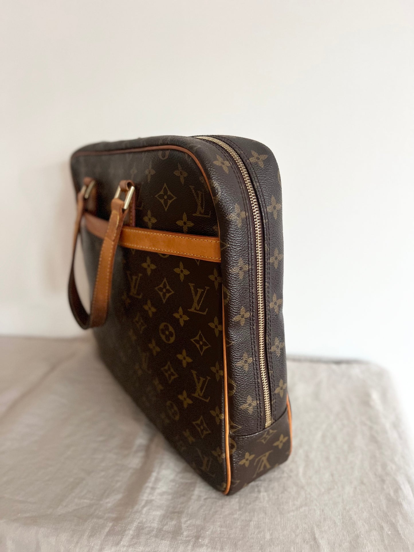 Louis Vuitton Porte Documents Pegase