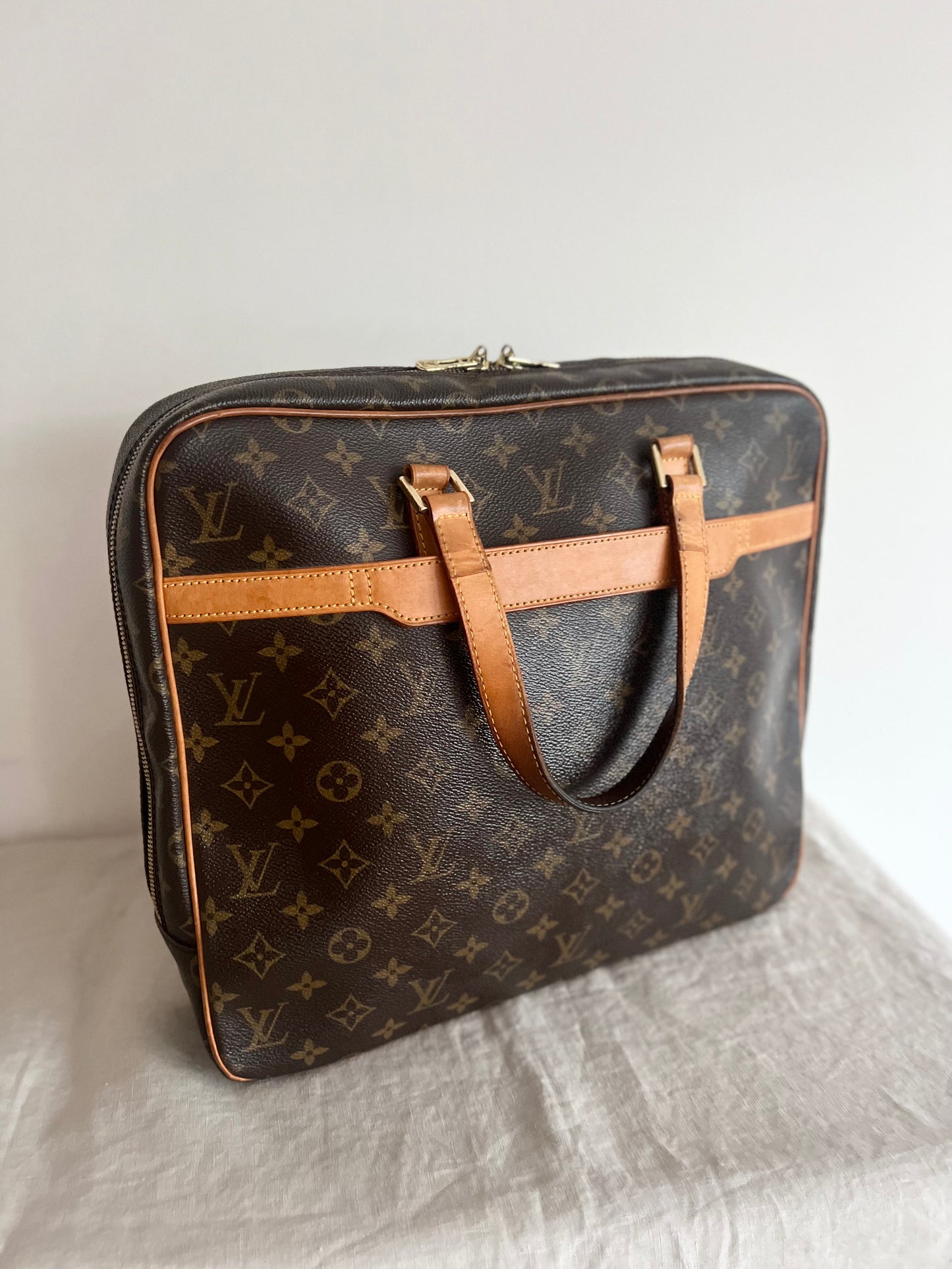 Louis Vuitton Porte Documents Pegase