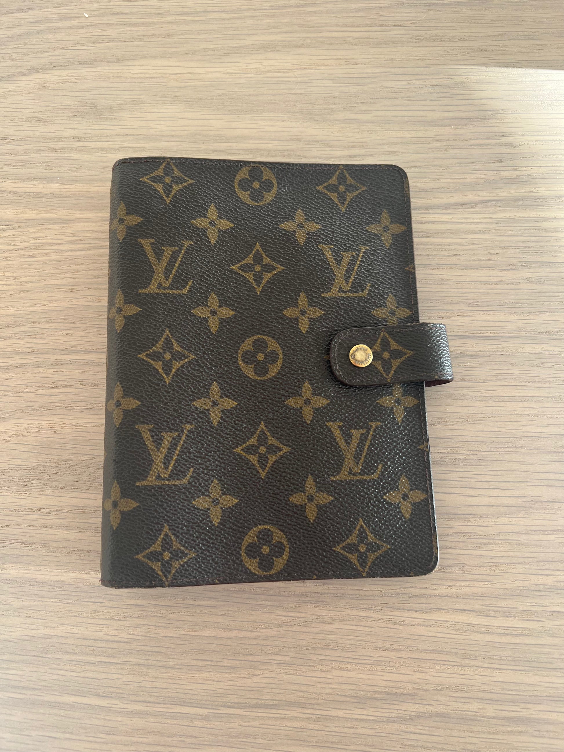 Louis Vuitton Medium Ring Agenda Cover