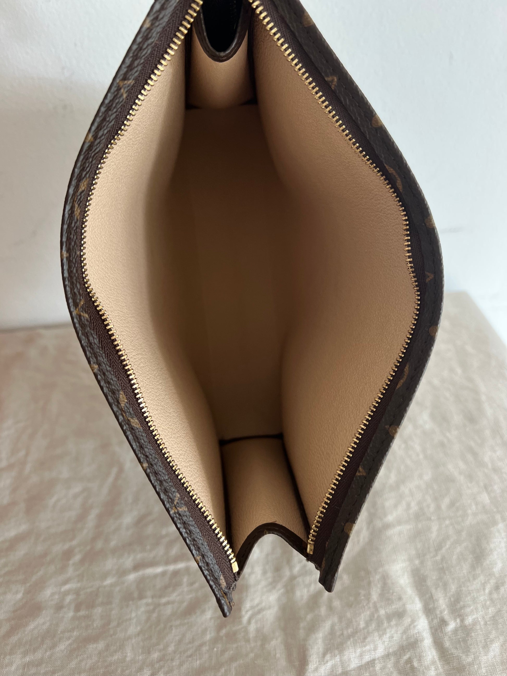 Toiletry pouch 26 deals