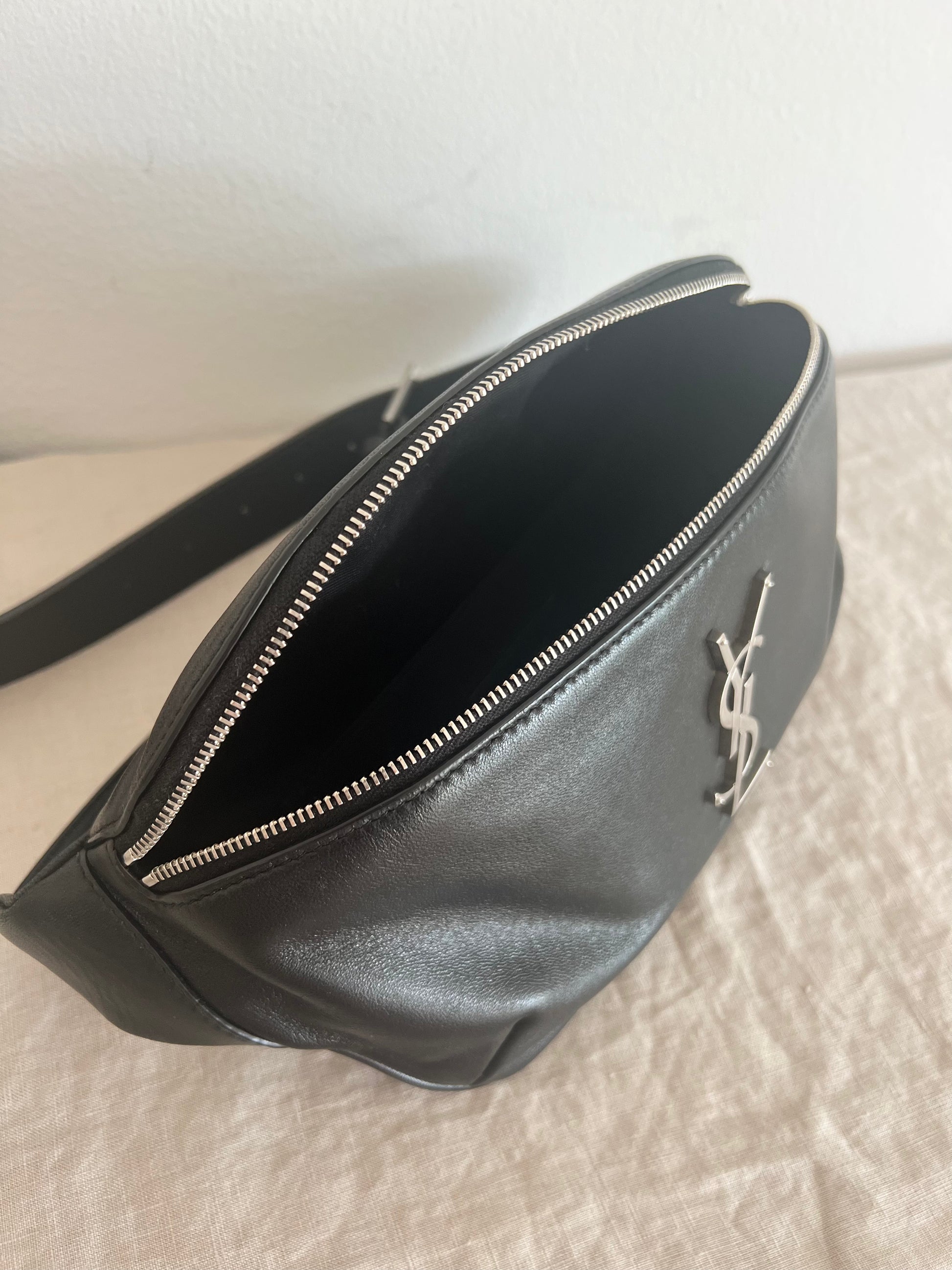 Ysl classic 2025 crossbody bag