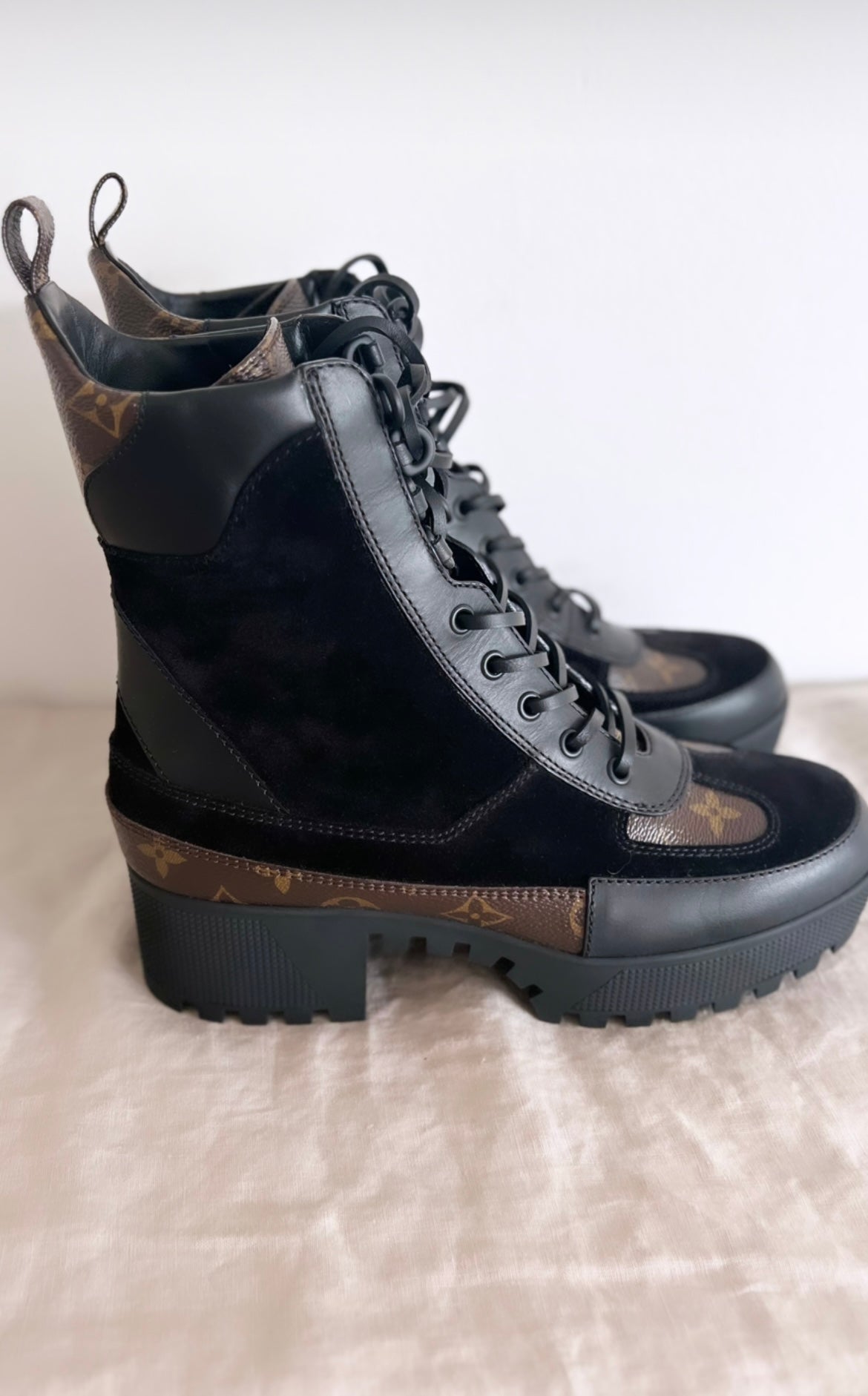 LOUIS VUITTON Laureate Platform Desert Boot Suede Leather Size 39